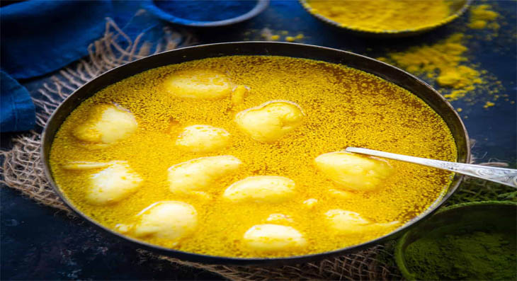 Lentil Kanji Vada soaked in fermented mustard water, a traditional winter street food at Johari Bazaar Jaipur