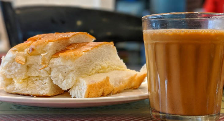 Masala chai served with buttered bun maska at Gulab Ji Chai Wale, Ganpati Plaza Jaipur