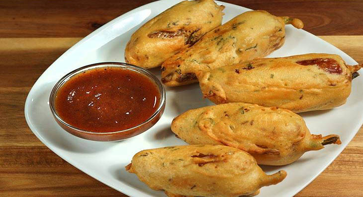 Deep-fried Mirchi Vada with spiced potato stuffing and green chilli, a popular Jaipur breakfast street snack