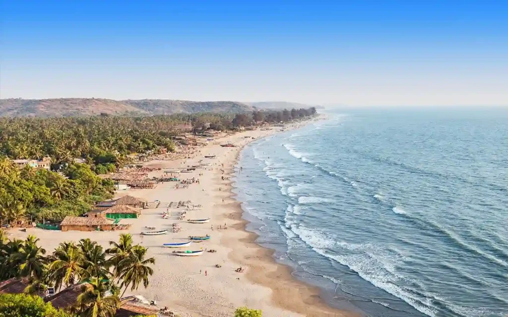 Places to go in Goa - Palolem Beach Goa crescent