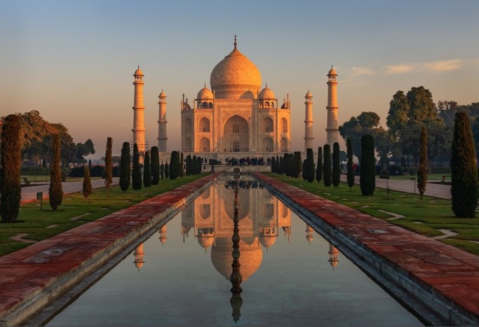 Taj Mahal at sunrise in Agra, Uttar Pradesh